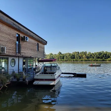 Charlie Couette-café Belgrade