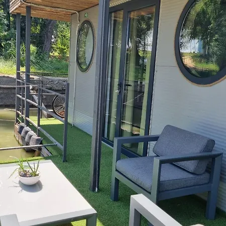 Charlie Bed & Breakfast