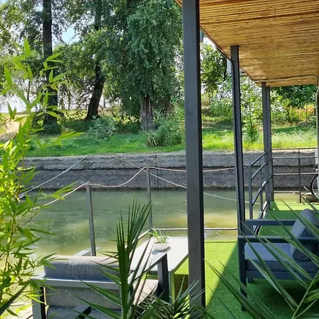 Bed & Breakfast Charlie