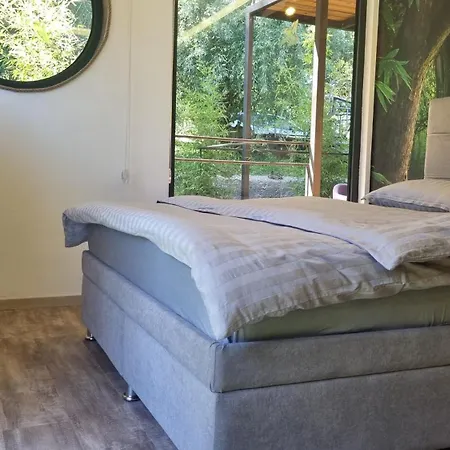 Bed & Breakfast Charlie