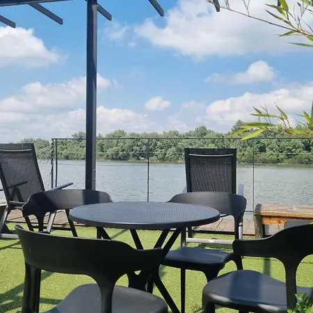 Bed & Breakfast Charlie 4*