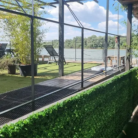 Charlie Bed & Breakfast