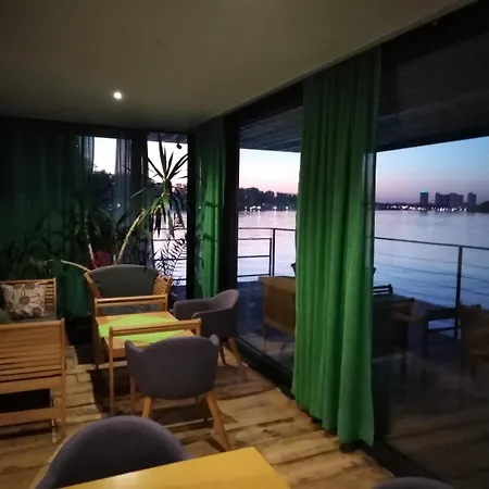 Charlie Bed & Breakfast