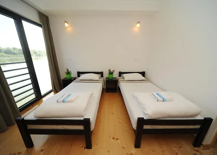 Charlie Βελιγράδι