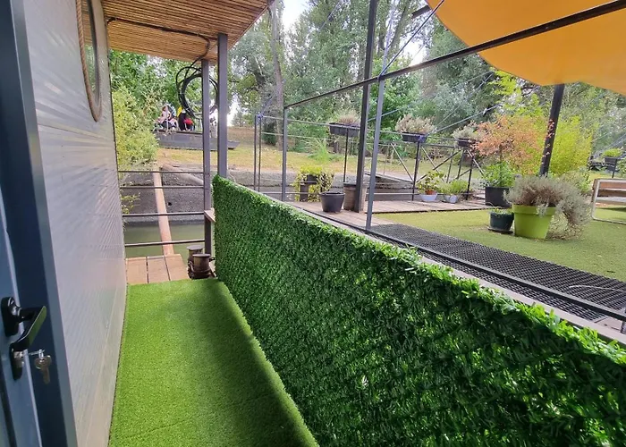 Charlie Bed and Breakfast