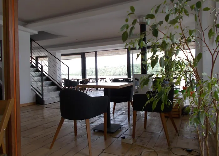 Charlie Bed and Breakfast