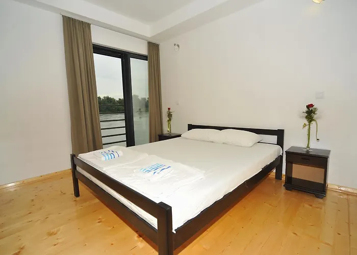 Charlie 4* Βελιγράδι